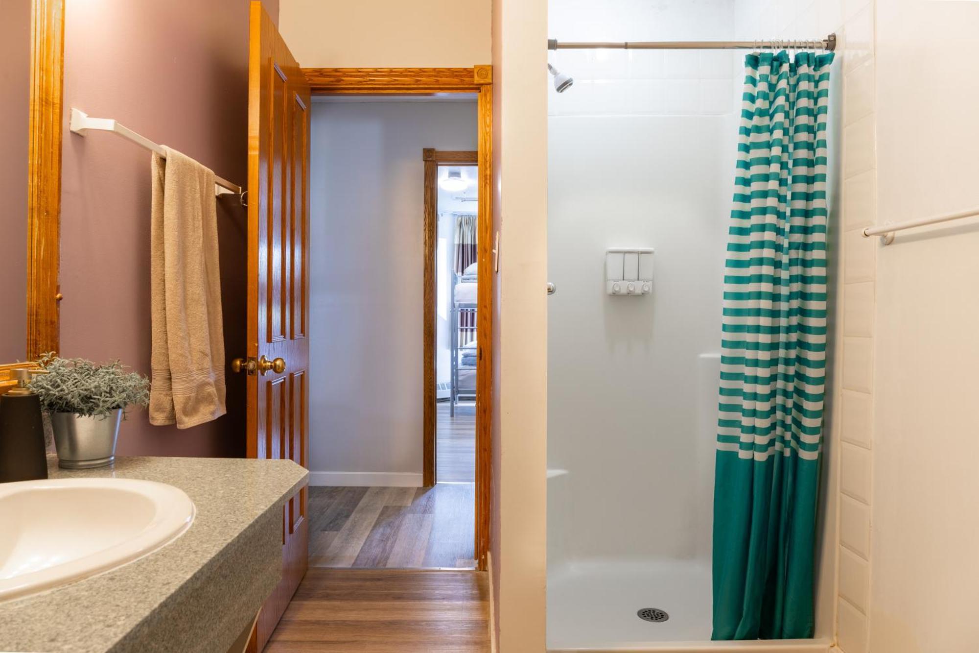 Samesun Banff Hostel Экстерьер фото